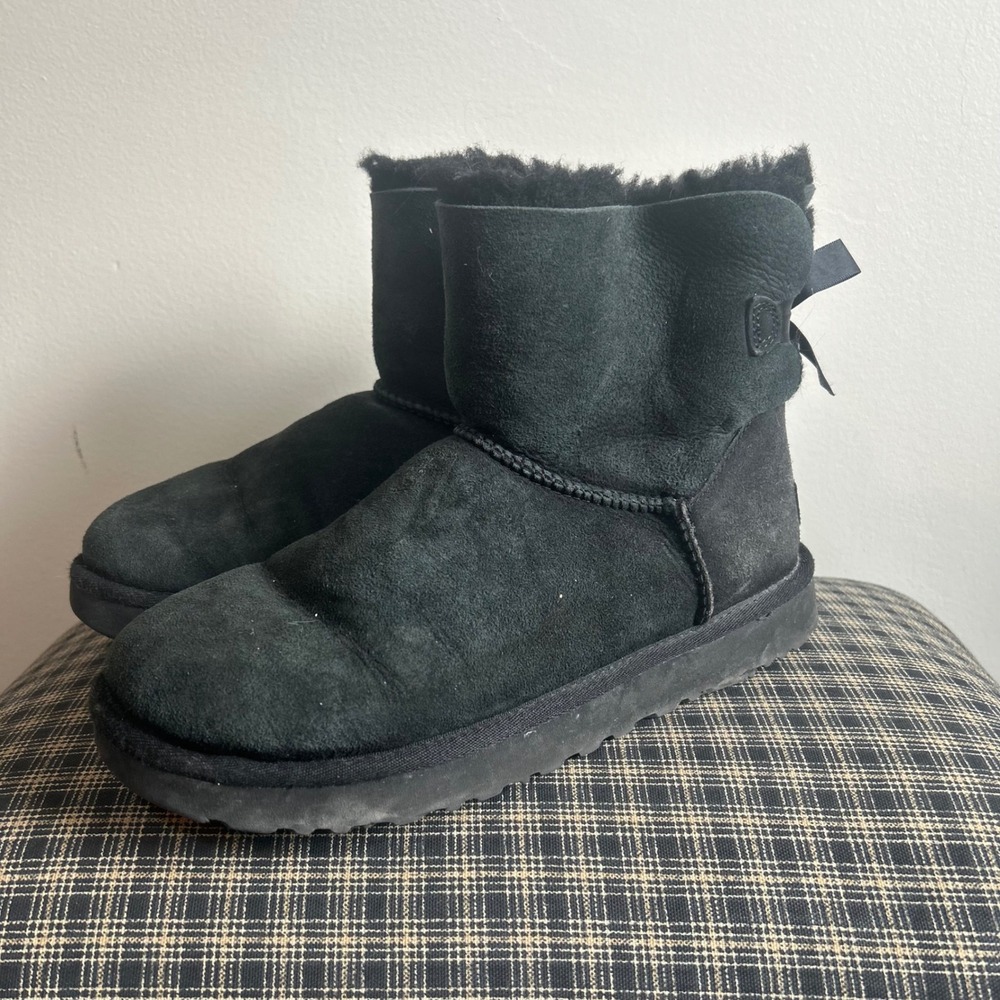 UGG Mini Bailey Bow II‎ Boots Womens 9 Black Suede Shearling Ankle